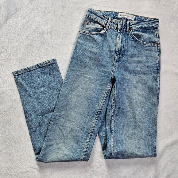 Stradivarius High Rise Mom Jeans Bootcut Leg Size 0 Medium to Light Wash - Picture 1 of 11